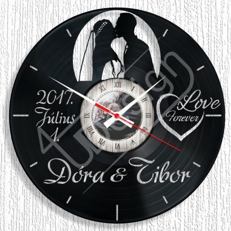 Fiatal házaspár hanglemez óra egyedi névvel, dátummal - bakelit óra